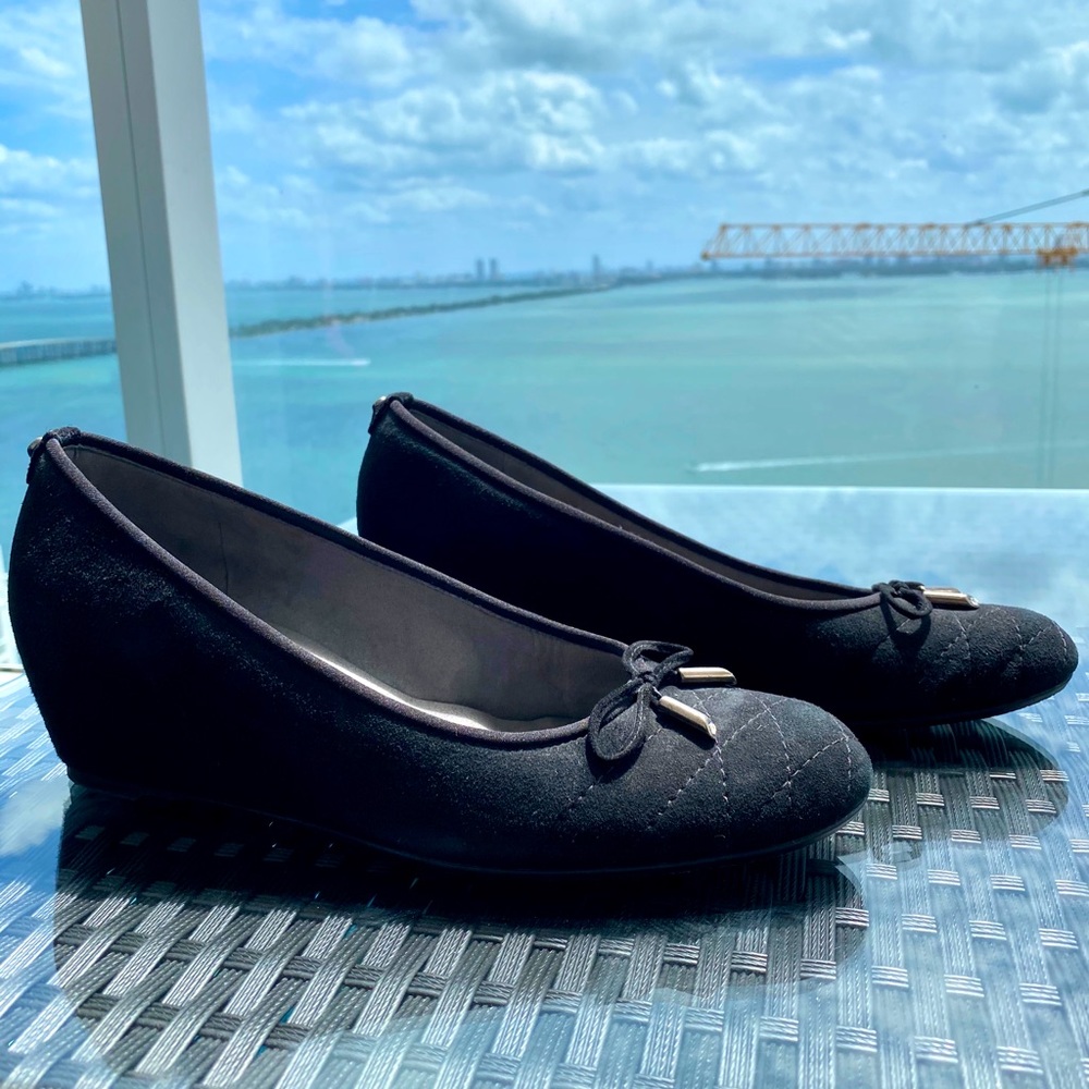 STUART WEITZMAN Black Suede Wedges with bow // NEW
